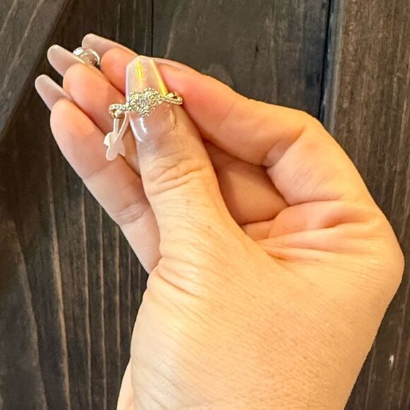 Elegant 14K Gold Plated Heart Princess Twisted Ring - Picture 1 of 6